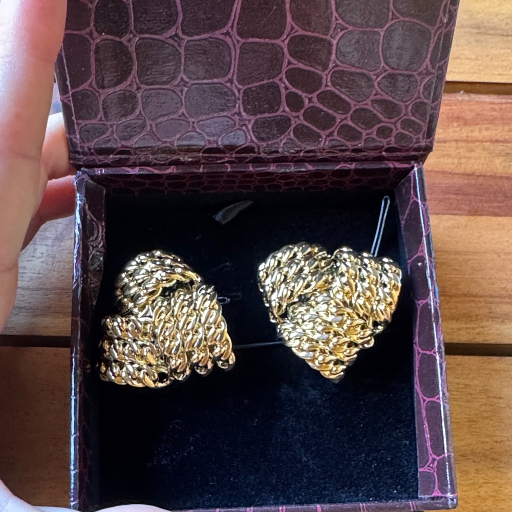NWT The Lucy Link Studs in Gold
